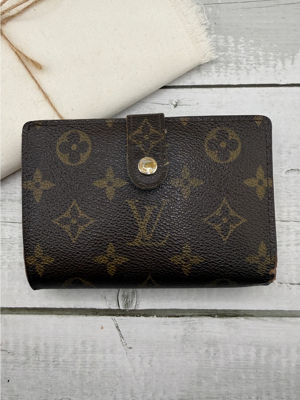 AUTHENTIC Louis Vuitton Epi Leather Porte Feuille Vienoise French Purse wallet.
